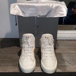 Giuseppe Zanotti Kriss Sneakers. Size 43/US 10. White.